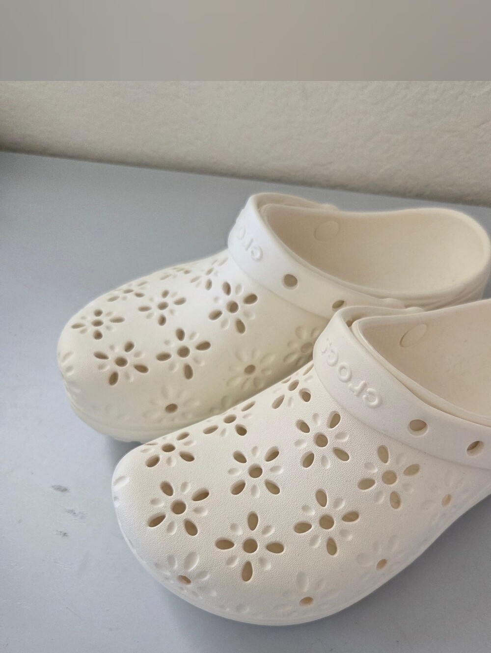 Crocs Classic Floral Cut-Out Clogs in the color Chalk L7 M5 - Picture 4 of 6